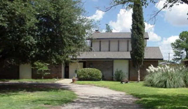 2 bed, 1200 sqft, $1,550 — Photo 1