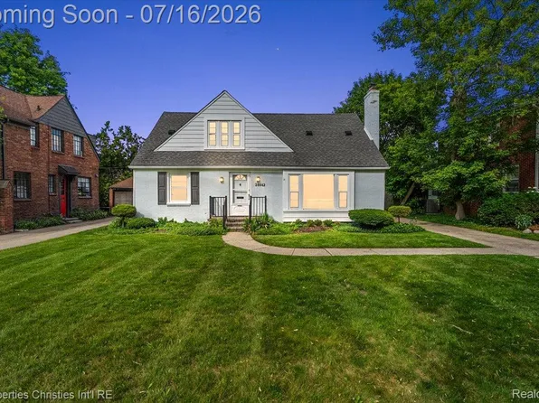 26642 York Rd, Huntington Woods, MI 48070