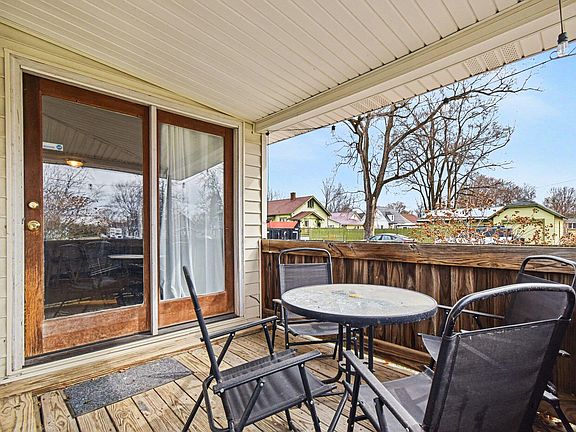 5th image of 602 Illinois St