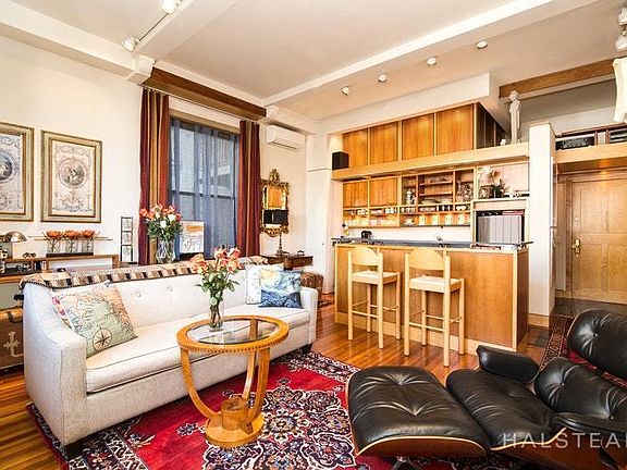 4th image of 15 W 67th St #6RE