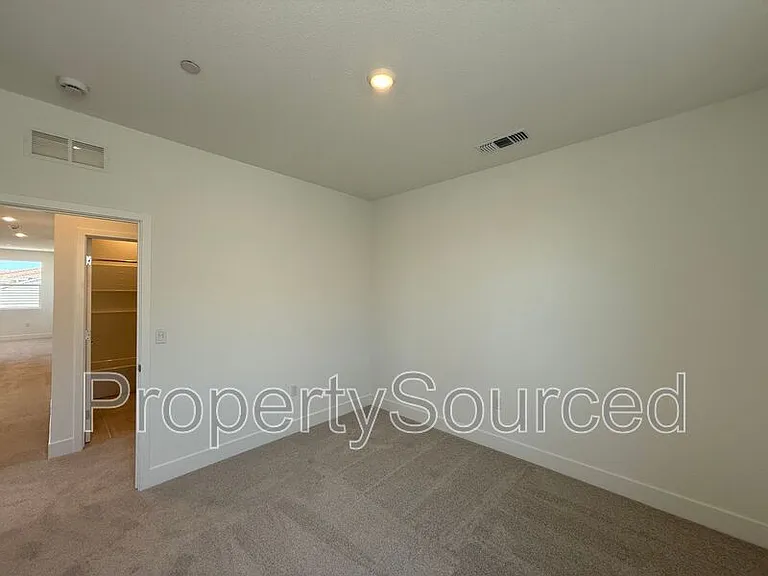 1336 N Martorella Ave — Photo 56