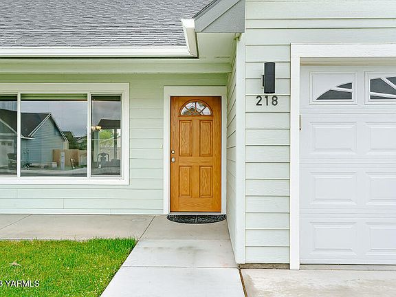 Entrance>