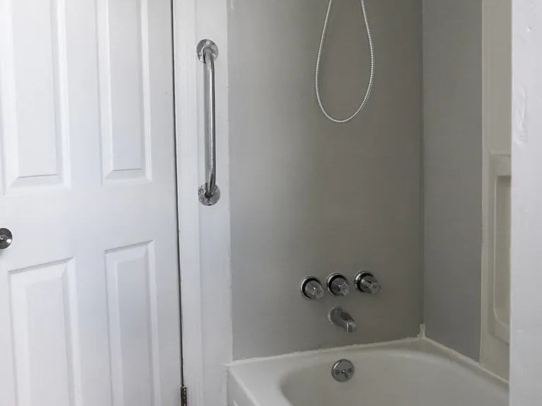 427 Custer Ave — Photo 17