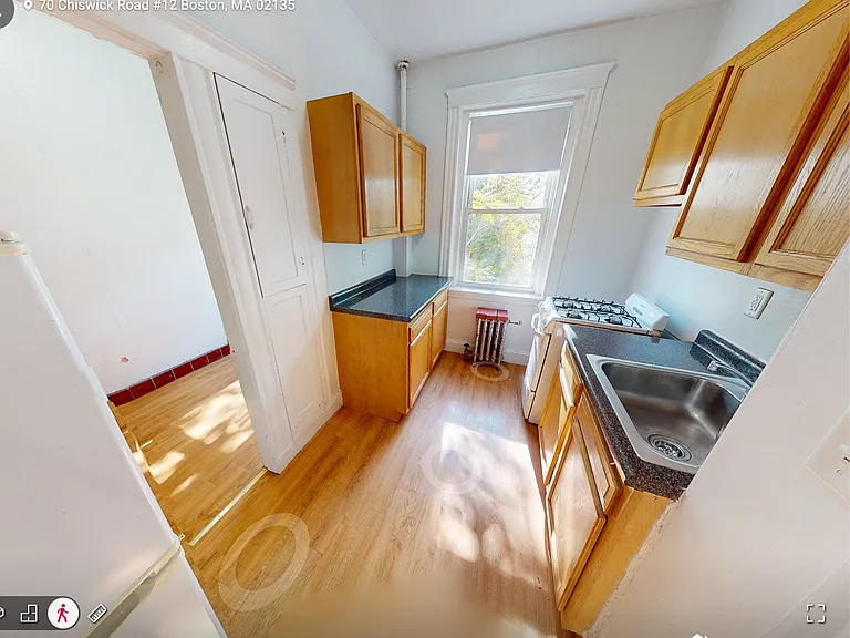 70 Chiswick Rd #12 — Photo 4