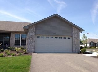 10 Solara Ct, Bolingbrook, IL 60490