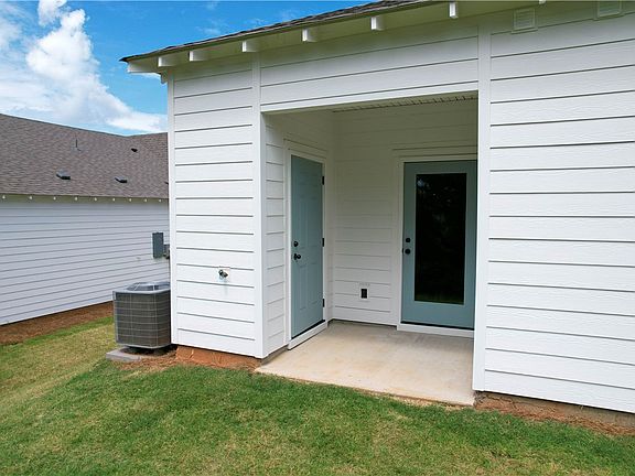 3rd image of 3242 Bradley Ln