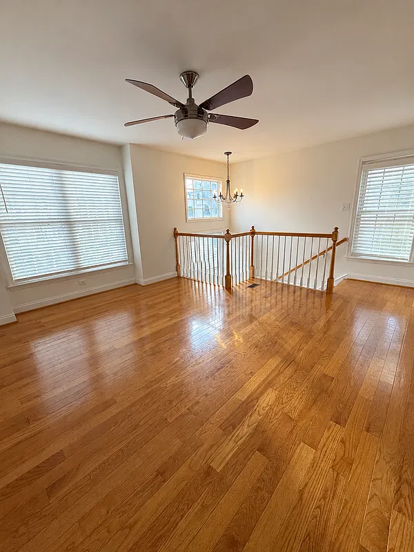 3 bed, 3.5 bath, 2400 sqft, $3,100 — Photo 2