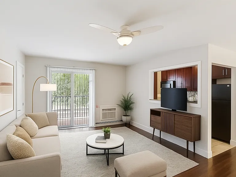 Queens Gardens Apartments — Photo 1