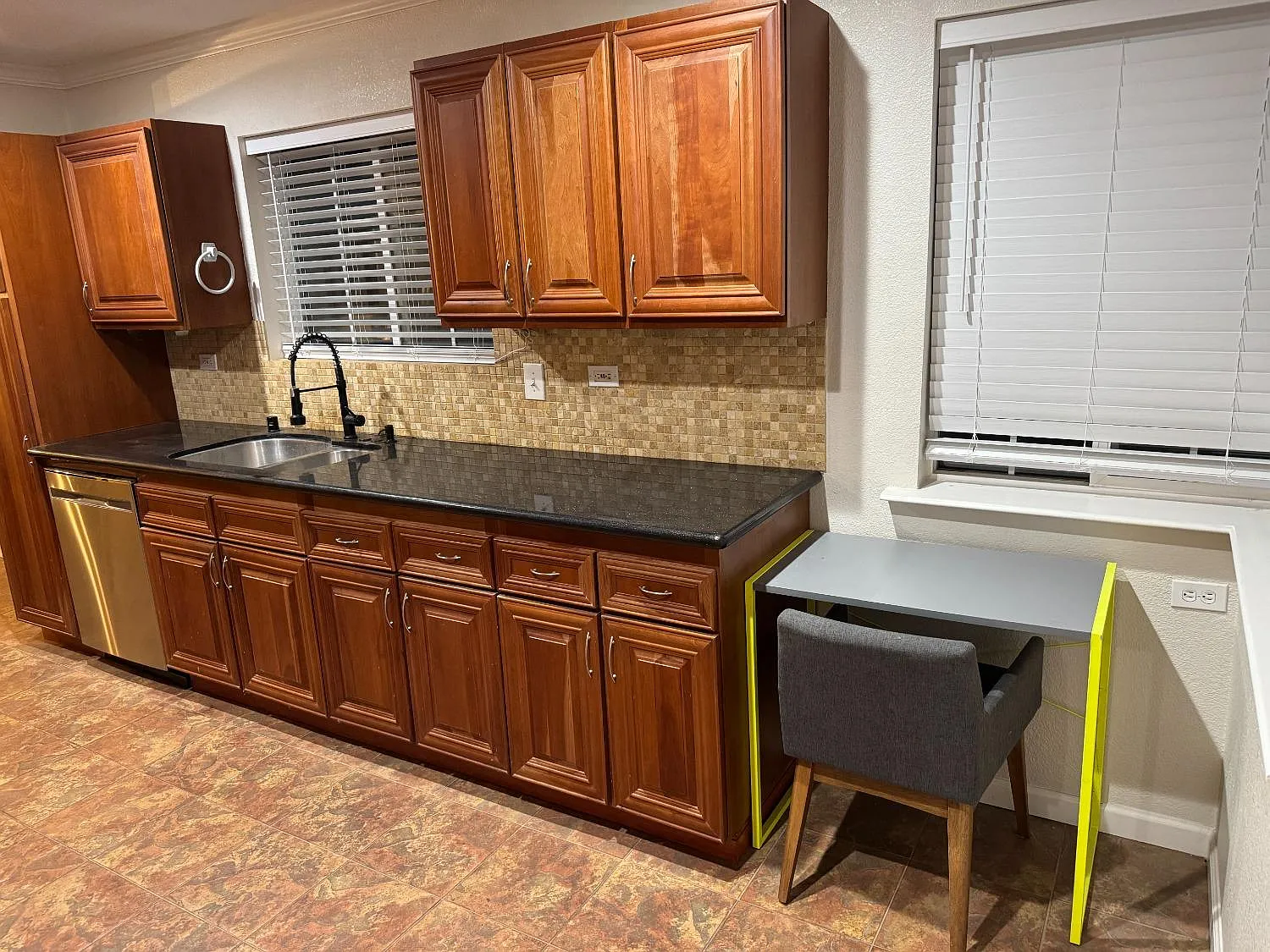2 bed, 1714 sqft, $2,550 — Photo 2