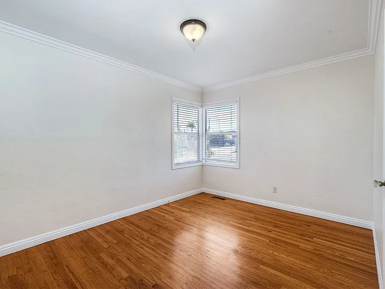 8800 Hayes St — Photo 21