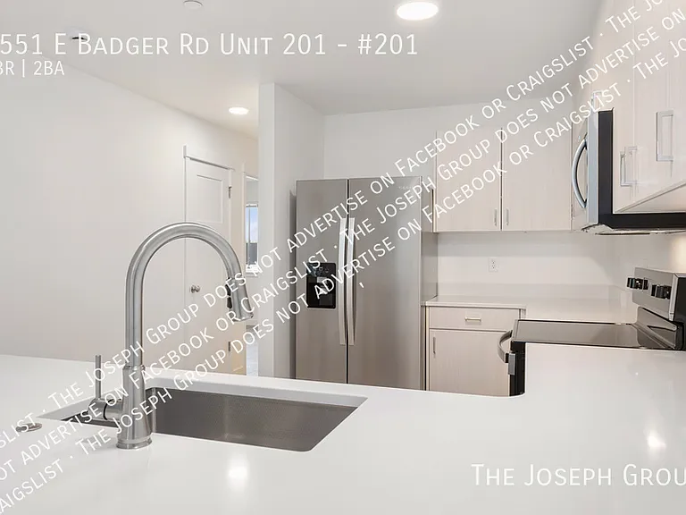 Town's Edge Apartments - 1555 E Badger Rd — Photo 12