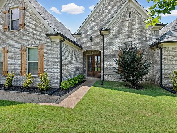 3rd image of 425 Oakridge Dr
