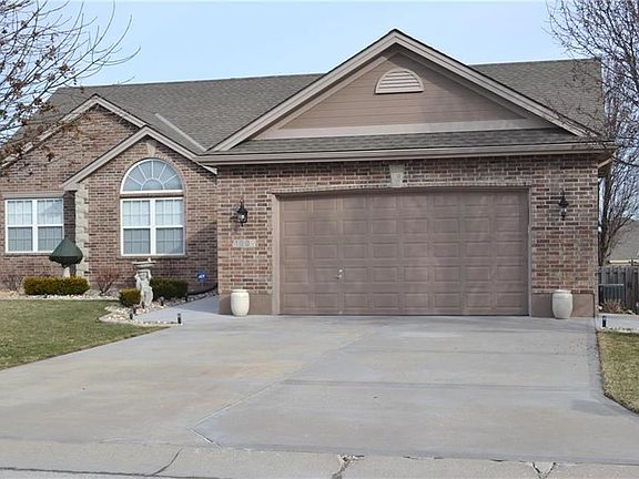 2nd image of 1909 NW Hedgewood Dr