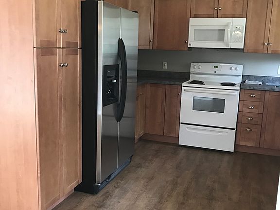 3rd image of 833 Englund Ave