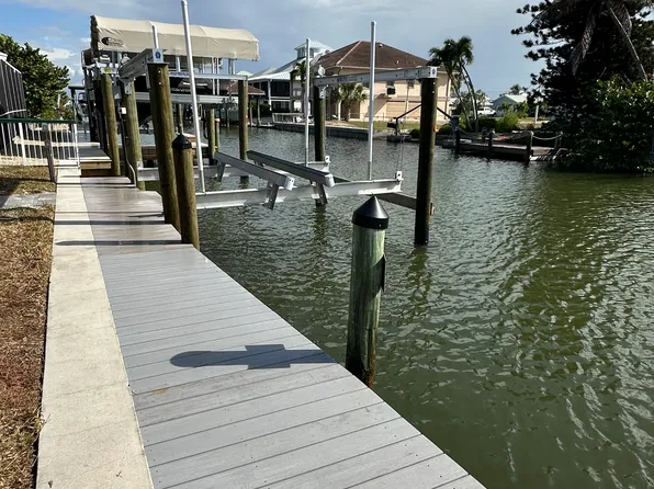 170 Curlew St, Fort Myers Beach, FL 33931