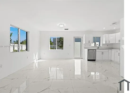 231 NW 3rd Ave — Photo 1