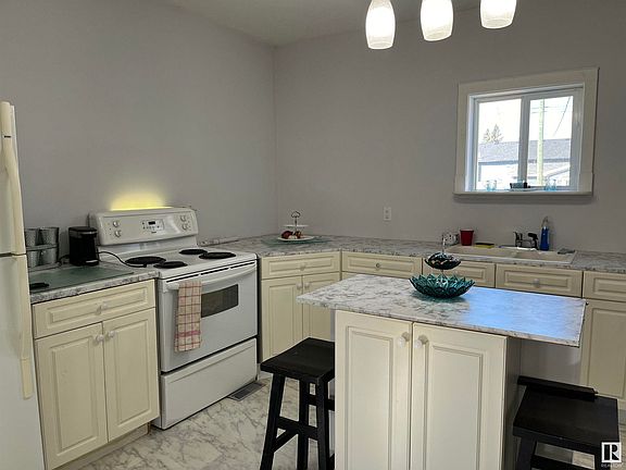2nd image of 5112 51st St