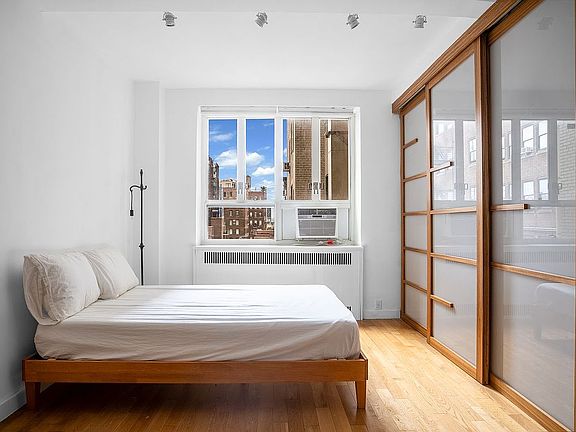 5th image of 200 W 20th St APT 902