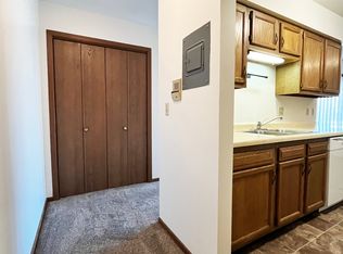 Roe Crest Apartments, Mankato, MN 56003