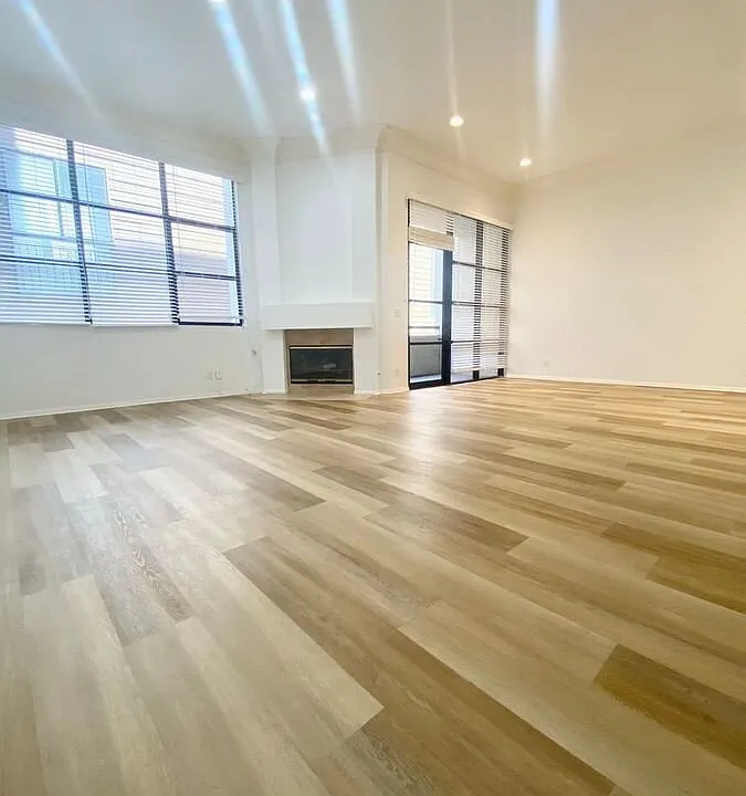 11636 Montana Ave #113