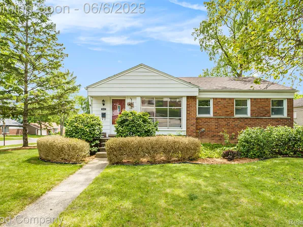 31667 Folkstone Dr, Farmington, MI 48336