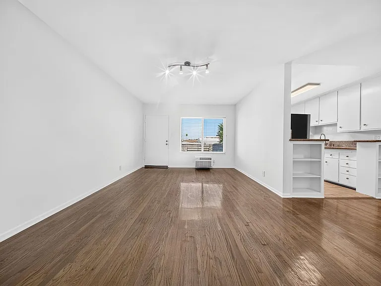 1412 W. 17th St — Photo 7