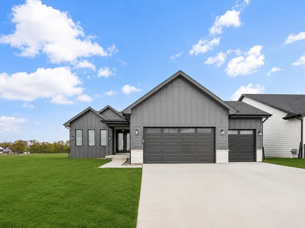 17339 Brookview Dr, Urbandale, IA 50323