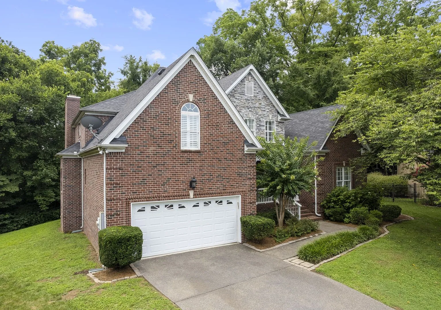 4-Bed/3.5-Bath in Brentwood! — Photo 3