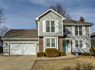 1734 NE Duchess Dr, Lees Summit, MO 64086