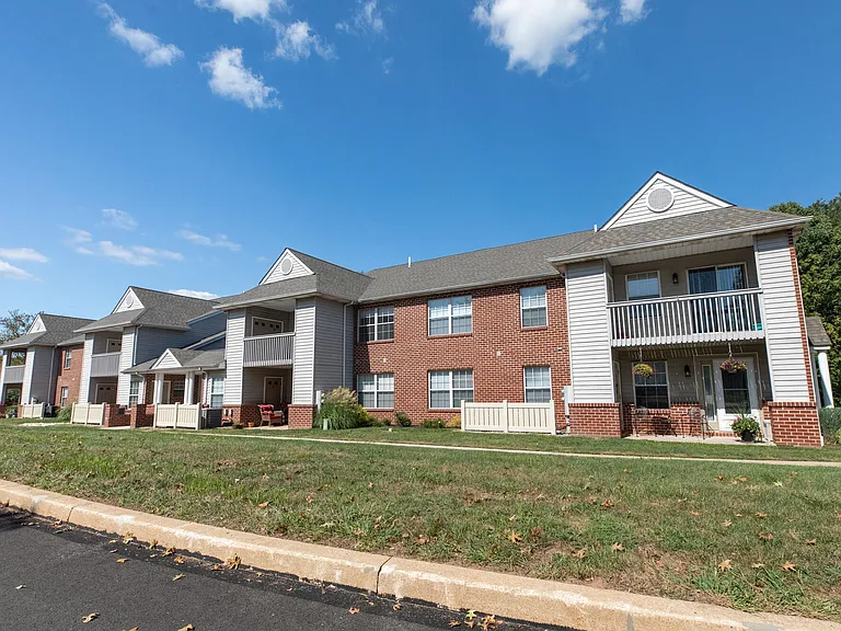 Fox Ridge and Lakeview Park Apartments — Photo 33