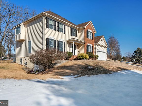 3rd image of 4215 Amelia Dr
