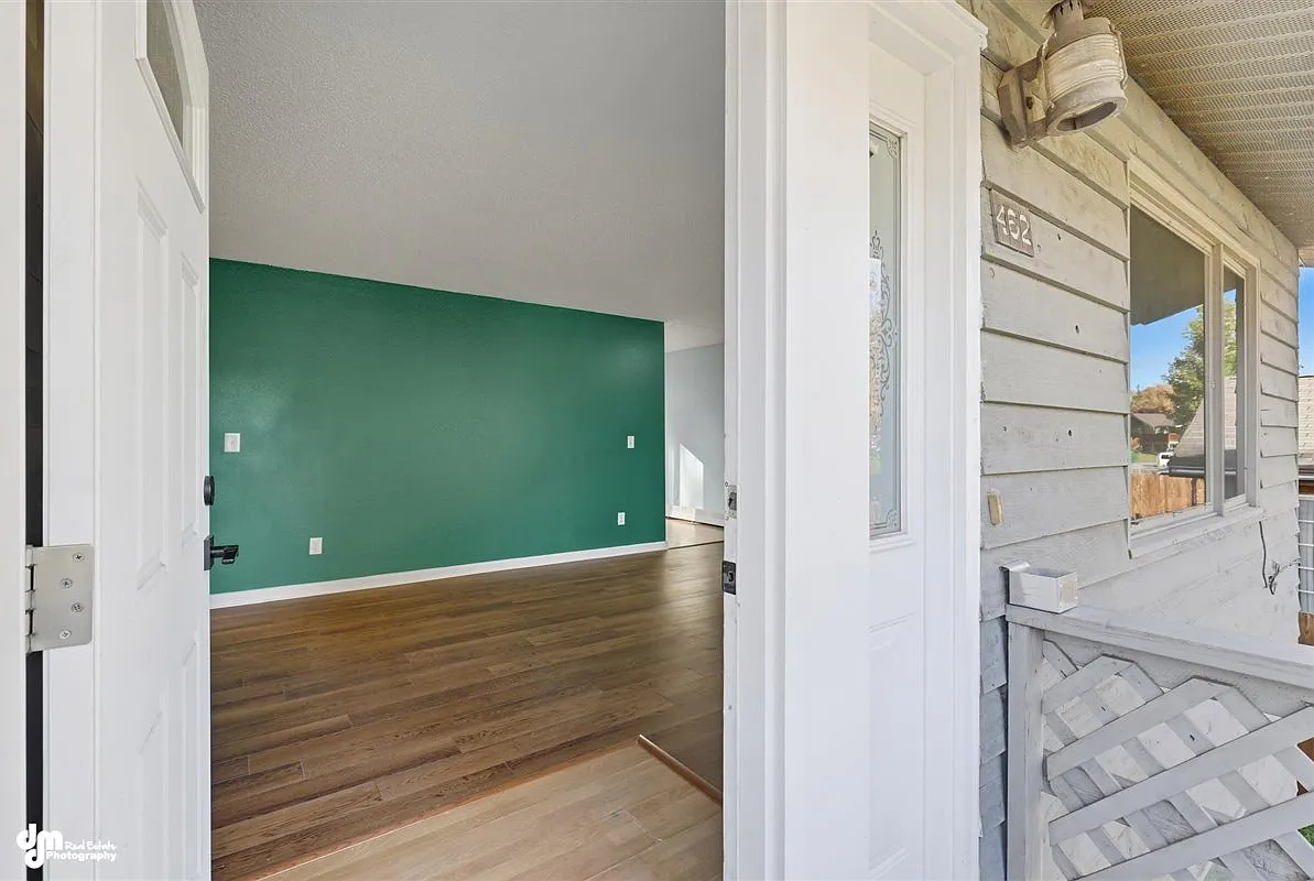 2 bed, 850 sqft, $1,900 — Photo 2