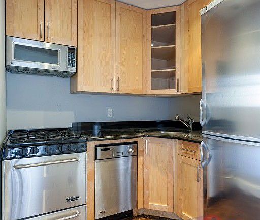 5th image of 290 W 12th St APT 3B
