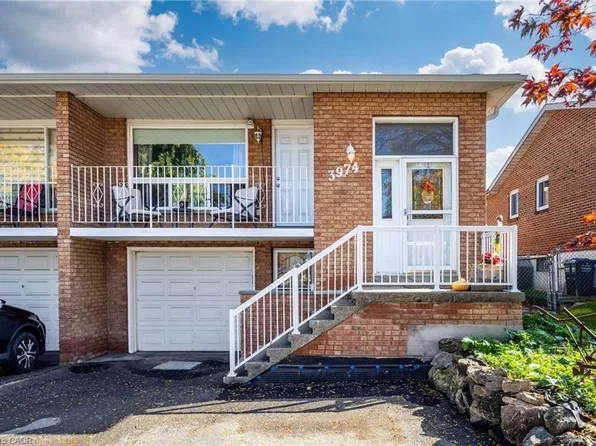 3974 Midhurst Ln, Mississauga, ON L4Z 1C7