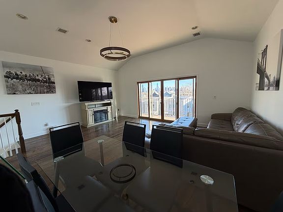 3rd image of 192 Arlington Ave #2A