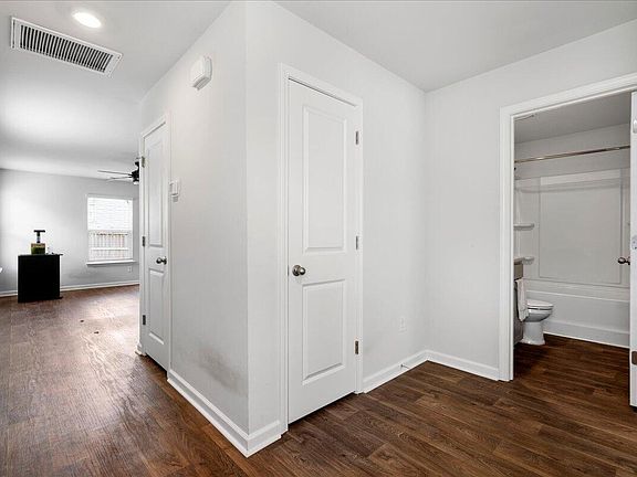 3rd image of 183 Spencer Cir