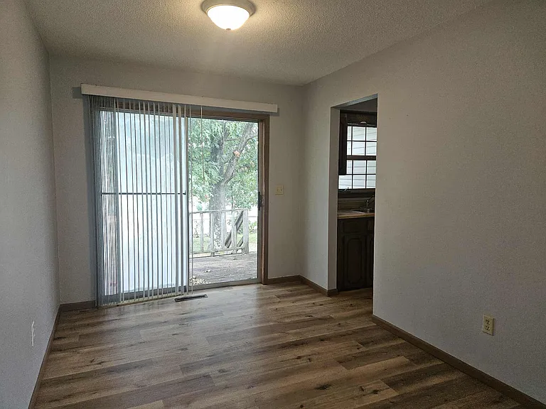 403 Country Villa Ln — Photo 9