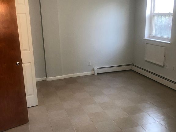 5th image of 3575 Wilson Ave
