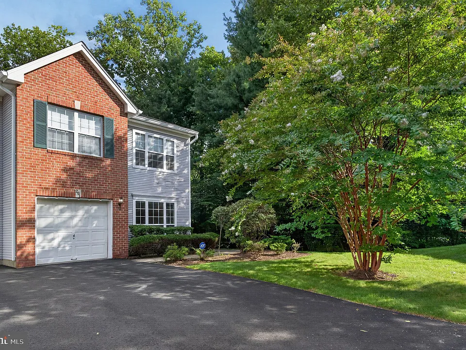 201 Waldorf Dr