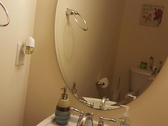 1/2 Bathroom of 1st floor