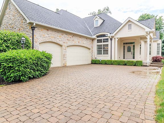 2nd image of 27 Windsor Village Dr