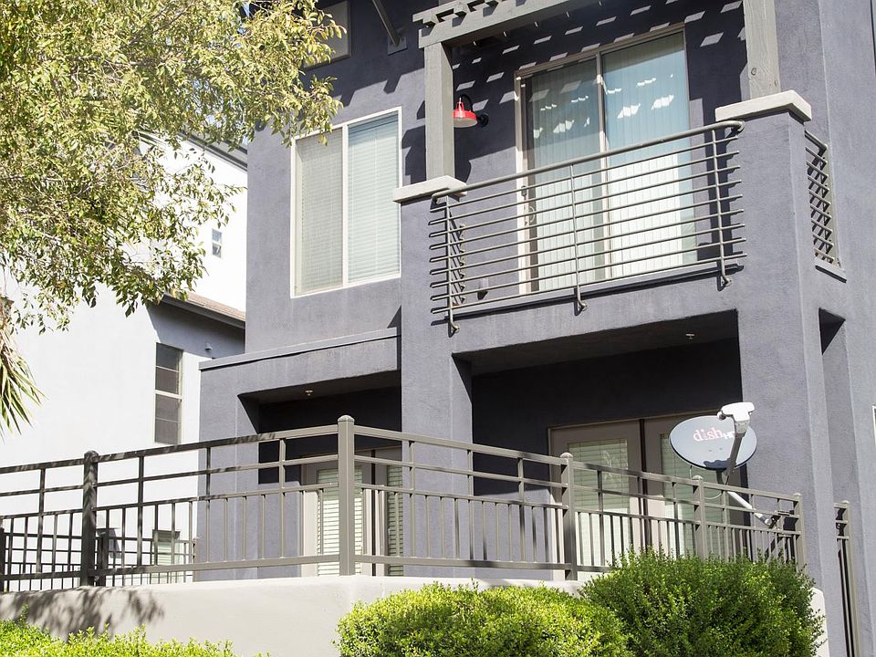 Two story 1612 sq ft spacious and remodeled town house...