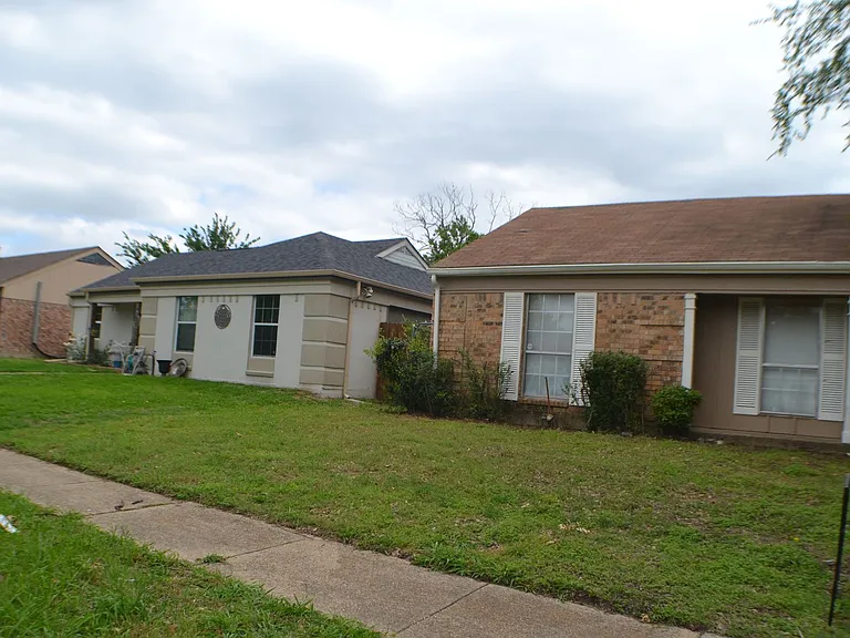 1520 Pebblewood Dr — Photo 1