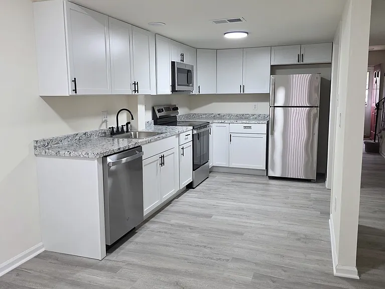 1159 Adams Ct — Photo 3