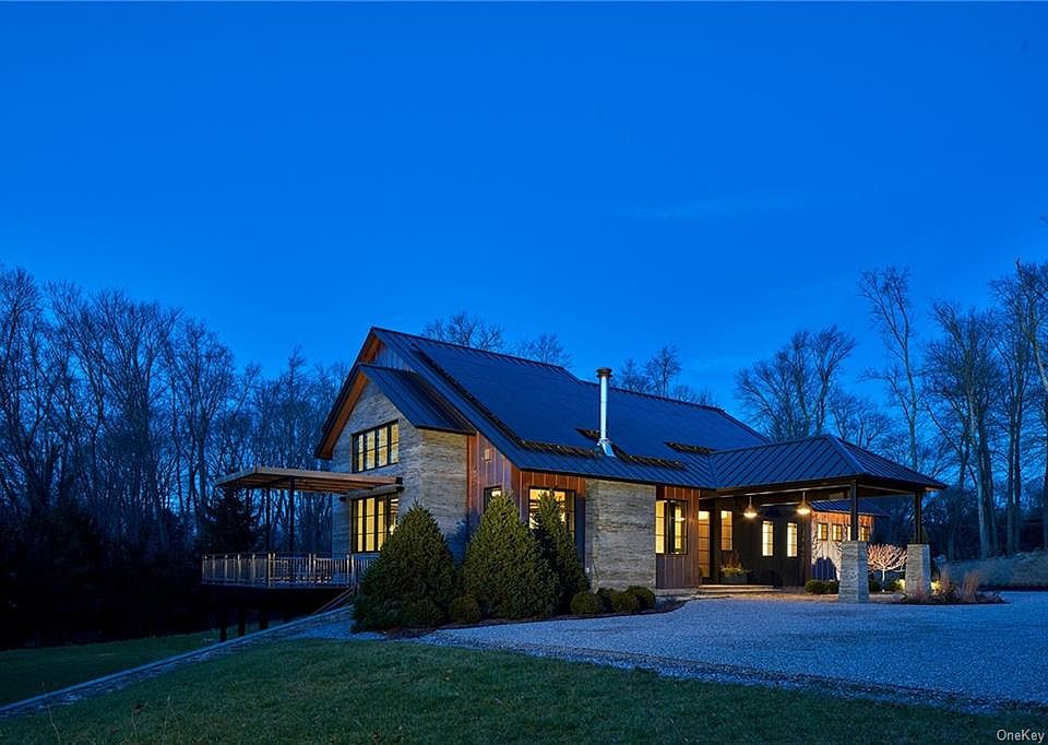 1st image of 32 Hickory Ln