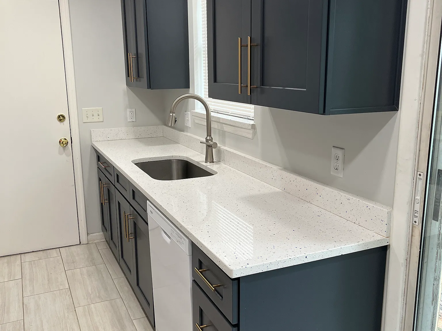 3 bed, 1075 sqft, $1,590 — Photo 2