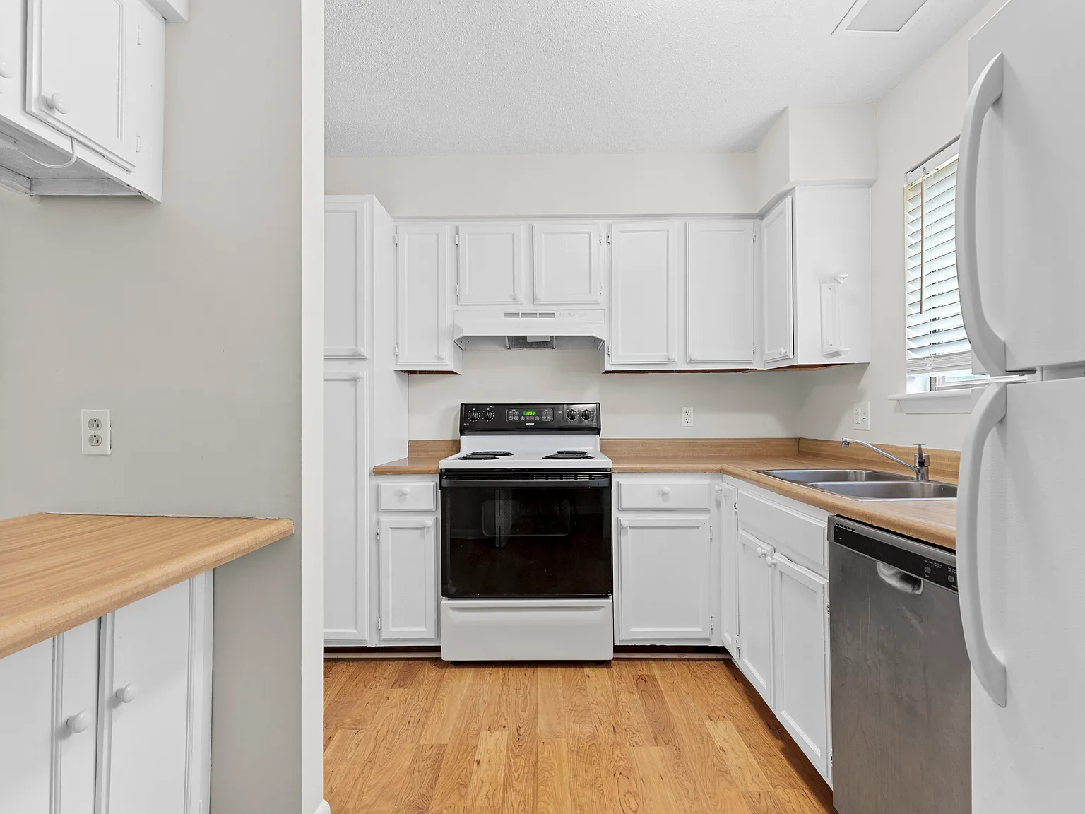 3 bed, 1141 sqft, $1,695 — Photo 2