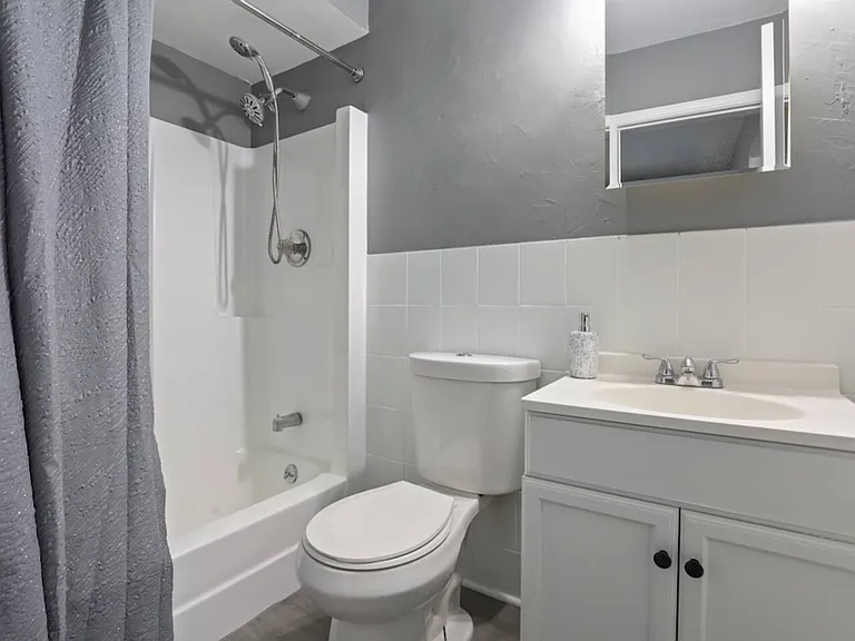 10549 Crown Rd #7 — Photo 11