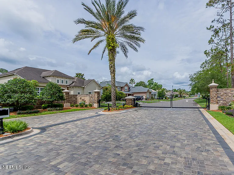 1770 Victoria Chase Ct — Photo 44