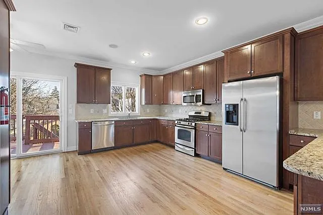 376 Aurora Ave #A — Photo 5